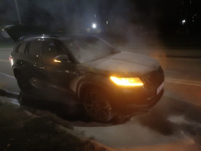 Skarżysko-Kamienna: Policjant ugasił pożar samochodu