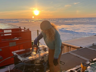 Arktyczna ekspedycja natknęła się na niespodziewaną formę życia. Była ukryta głęboko pod lodem