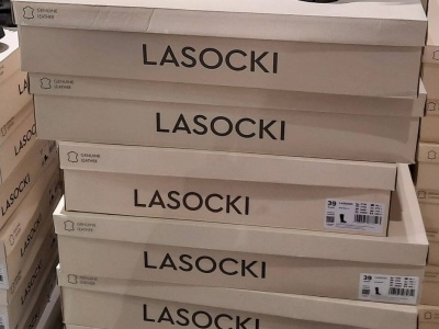 Lasocki wyprzedaje idealne kozaki na zimę - to 100% zamszu taniej aż o 80 zł. Co na to Rieker?