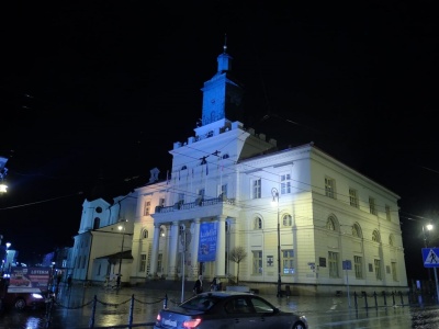 Radny chce pełnej kontroli osób wchodzących do Ratusza. Urząd odpowiada: „To nie takie proste”