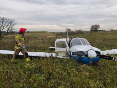 Awaryjne lądowanie samolotu niedaleko Szyman