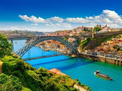 LOT połączy Warszawę z północną Portugalią