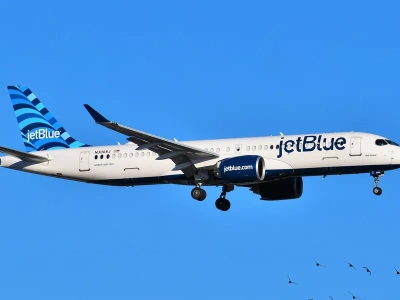 Samolot nagle stracił wysokość. 15 pasażerów w szpitalu