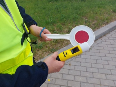 Przyjechała na cmentarz mając blisko 2 promile