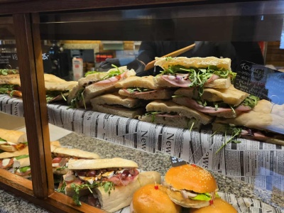 Zielona Góra. Chrupiąca bułka z pesto bazyliowym z pizzerii Roma to smak zupełny. Musicie spróbować