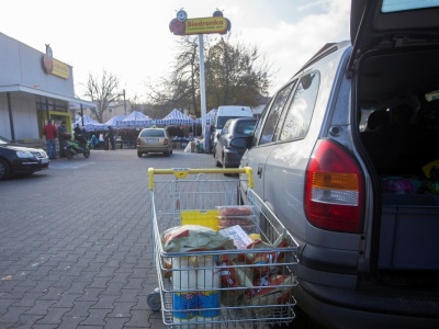 Koniec z bilecikami. Nowe zasady na parkingach Biedronki