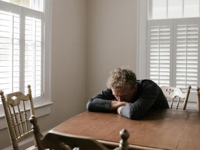 Nie pieniądze, lecz samoocena. Nowe badania pokazują, kto żyje krócej