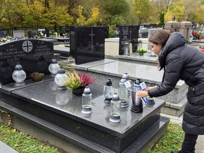 Znicze od radnych w dowód pamięci (ZDJĘCIA)