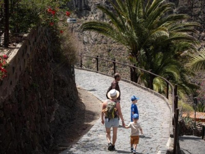 Masca na Teneryfie: Parking i droga w katastrofalnym stanie