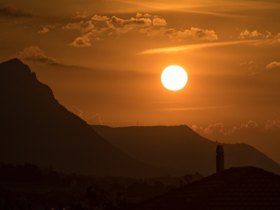 Ultraczarny materiał pochłania 99,5 procent światła. Dziedzina fotowoltaiki właśnie całkowicie się zmieniła