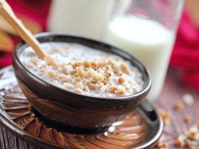 Jedz zamiast owsianki. Te płatki dodają energii, nie podnoszą cukru, chronią serce