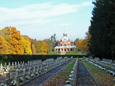 Tutaj znajduje się największy cmentarz w Polsce. To wcale nie warszawskie Powązki