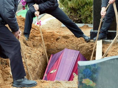 Kontakt z osobą zmarłą na wyciągnięcie ręki? Oto czym są deadboty i griefboty