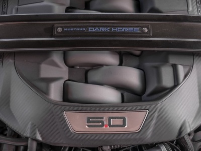 Szybki przegląd szybkich samochodów. Nowy wóz z V8 da się kupić szokująco tanio