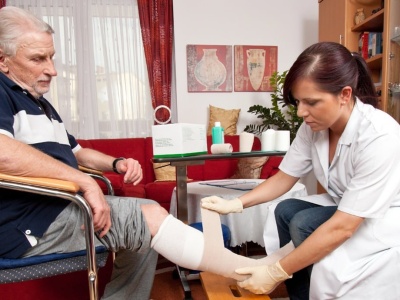 Co dzieje się z seniorami na Warmii i Mazurach? Coraz więcej z nich szuka pomocy w domach opieki