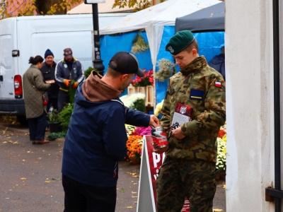 Nie tylko na ratowanie zabytkowych nagrobków. Na lubelskich cmentarzach trwają także inne kwesty