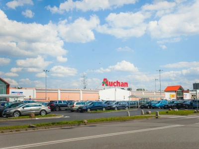 Wielka zmiana w galeriach Auchan. Węgrzy wchodzą do Polski z miliardem złotych