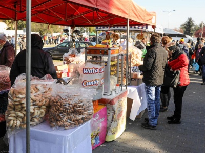 Matka: Na cmentarzach wydaję fortunę. I to wcale nie na znicze i kwiaty