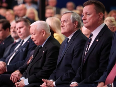 Połowa posłów PiS nie płaci na partię. Poznaliśmy dokładne informacje w tej sprawie