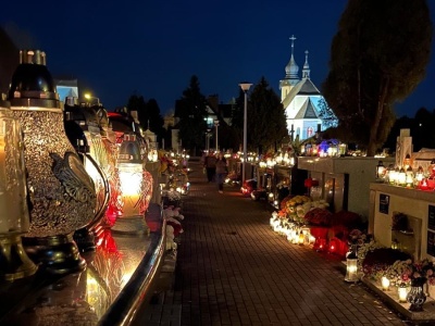 Noc pełna światła i zadumy. W Uroczystość Wszystkich Świętych modlimy się za tych, którzy odeszli