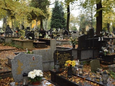 Tu historia mówi szeptem. Cmentarz św. Rocha w Częstochowie