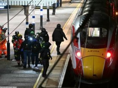 Atak nożowników w pociągu w Wielkiej Brytanii. Wielu rannych