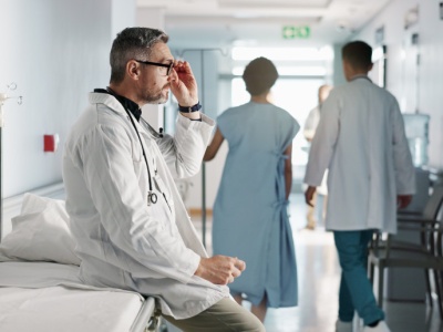 Regulacje kontra praktyka. Kiedy normy zatrudnienia rozmijają się z realiami szpitali