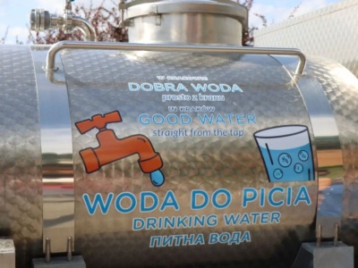 AWARIA! Na miejscu jest podstawiona beczka z wodą pitną