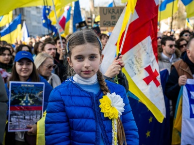 Dojrzewanie i szkoła pod syrenami przeciwlotniczymi w Ukrainie