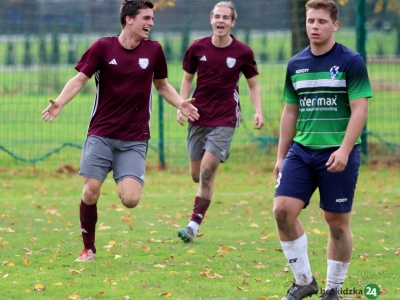 Błękitni wygrywają, mają lidera i… czekają | ZDJĘCIA