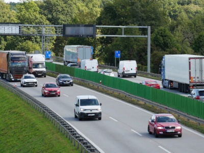 Odcinkowe pomiary prędkości wkrótce pojawią się w okolicach Częstochowy. Sprawdź lokalizacje!