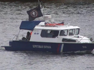 Rosyjska łódź z flagą Grupy Wagnera na granicznej rzece Narwa. Estonia komentuje: „System Rosji się kruszy”