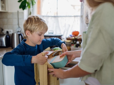 Koledzy syna przynoszą to w śniadaniówkach. Matka: Mam teraz codziennie awanturę