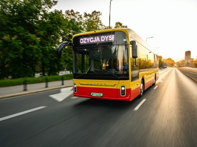 Warszawa rozbudowuje zeroemisyjną flotę chińskimi autobusami
