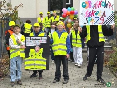 Noś odblaski, bądź widoczny. Uczniowie SP nr 29 doskonale to hasło znają