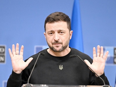 Zełenski zmienia się w dyktatora