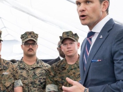 Sekretarz obrony USA wizytuje strefę zdemilitaryzowaną. Pierwszy raz od ośmiu lat