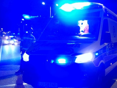 Ciężarówka przewróciła się na bok. Są utrudnienia w ruchu