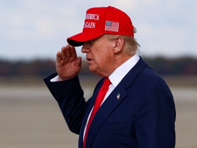 Notowania Trumpa lecą na łeb na szyję. Kolejny sondaż, kolejny spadek