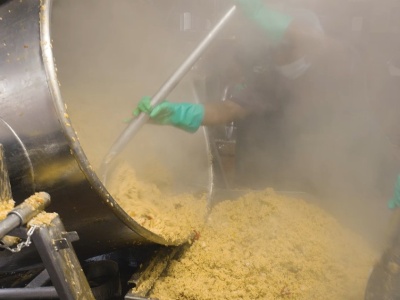 Byliśmy w kuchni, która karmi dwa miliony dzieci dziennie. Tak wygląda od środka