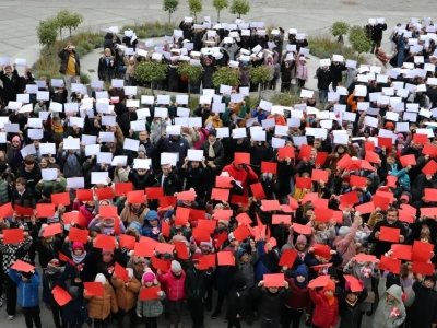 Żywa flaga narodowa na Głównym Rynku!