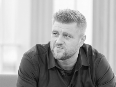 Żona Tomasza Jakubiaka pojawi się w telewizji. Tak odda hołd zmarłemu mężowi