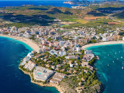 Na dziecko spadł na Majorce znak drogowy. Rodzice chcą 1,1 mln zł odszkodowania