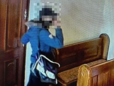 „Boga się najwyraźniej nie bał!” Ukradł pieniądze ze skarbonki w kaplicy!