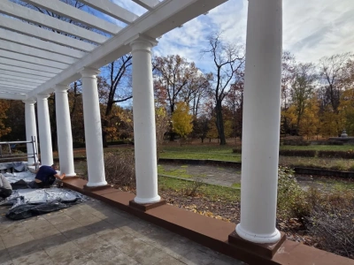 Pergola w legnickim parku odzyskała blask