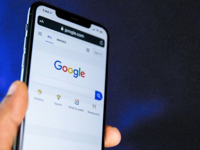 Google wyręczy cię w kolejnej rzeczy. Chodzi o paszporty