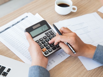 KSeF mnoży wątpliwości, a podręczniki Ministerstwa Finansów budzą pytania