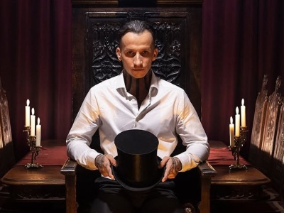 Akash wrócił i przedstawia „jedno ze swoich największych dzieł”