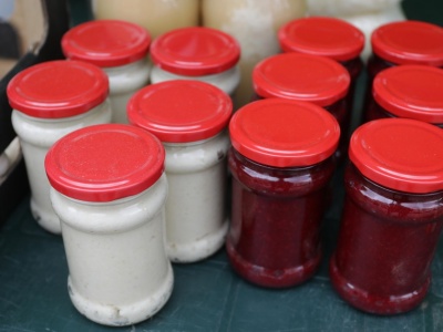 Spółka widmo KOWR przyniosła gigantyczne straty. Wydała prawie milion na kiełbasy w słoikach