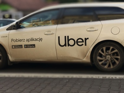 Uber rozbił bank wynikami. Mimo to akcje runęły